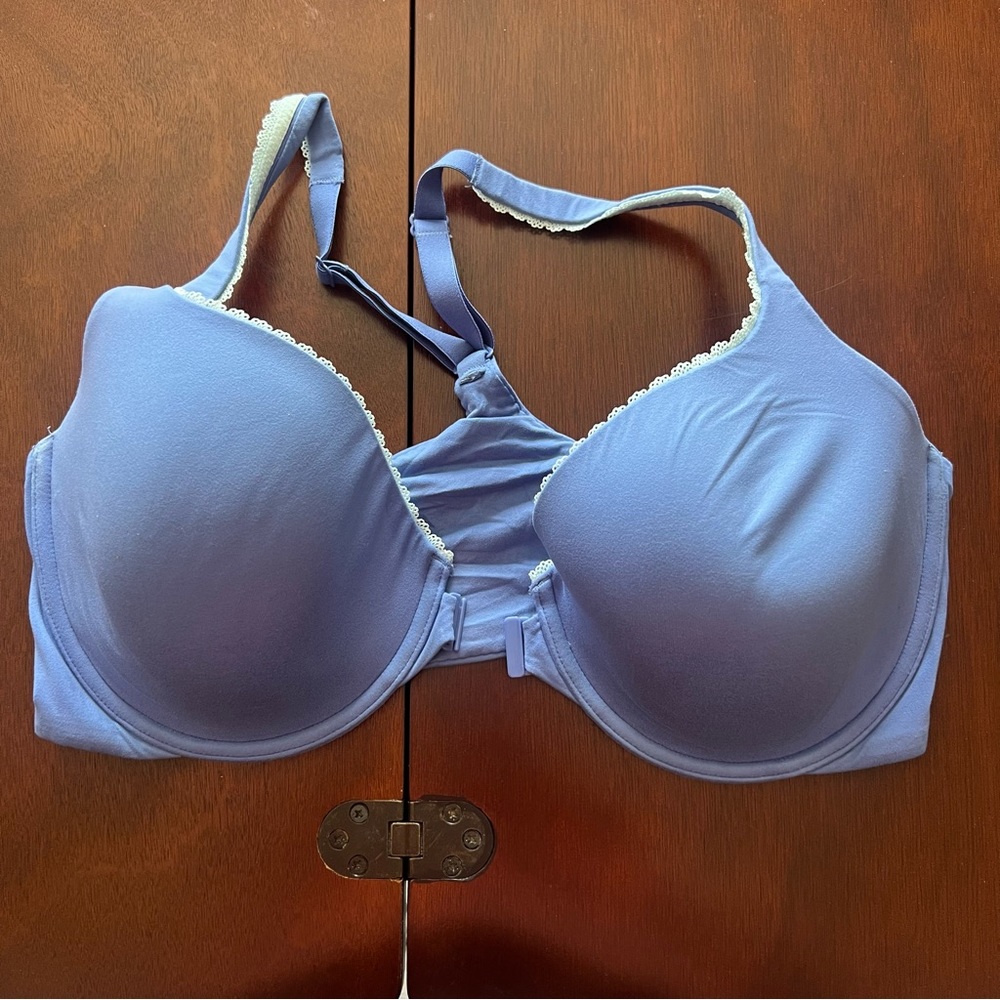 Women’s Victoria secret body by Victoria front closure racerback bra